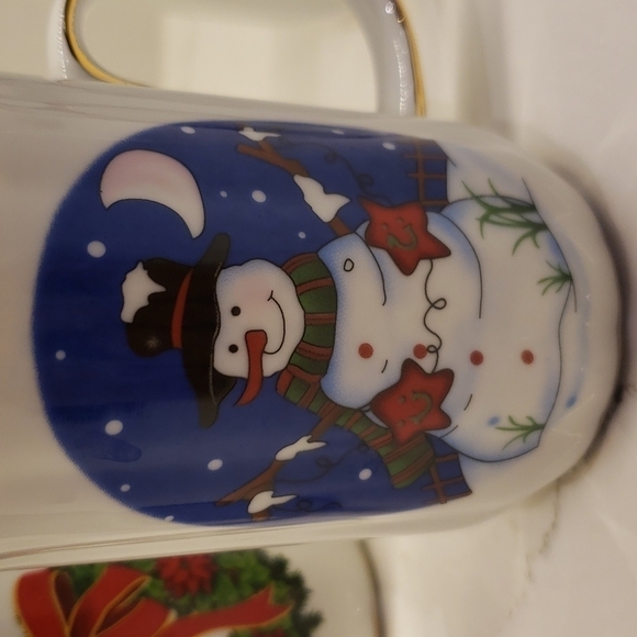 set of 4 Porcelain Christmas mugs gold trim wreath snowman santa clause chr - Picture 4 of 10